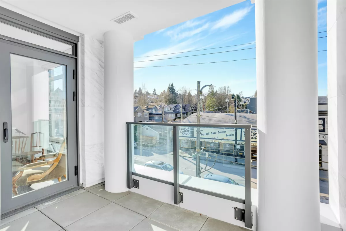 Walk-In Closet Photo of 307 3668 W 10th Avenue, Vancouver, BC