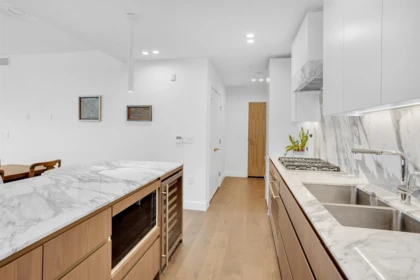307 3668 W 10th Avenue, Vancouver, BC