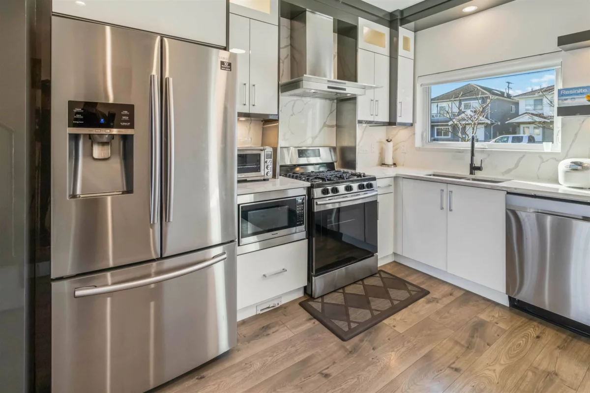 Kitchen Island Photo of 102 7088 Sperling Avenue, Burnaby, BC