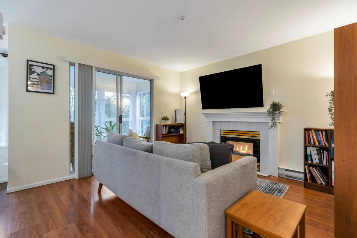 Dining Area Photo of 406 2133 Dundas Street, Vancouver, BC