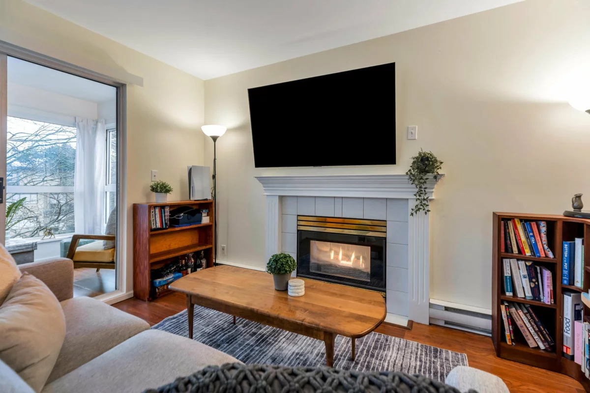 Family Room Photo of 406 2133 Dundas Street, Vancouver, BC