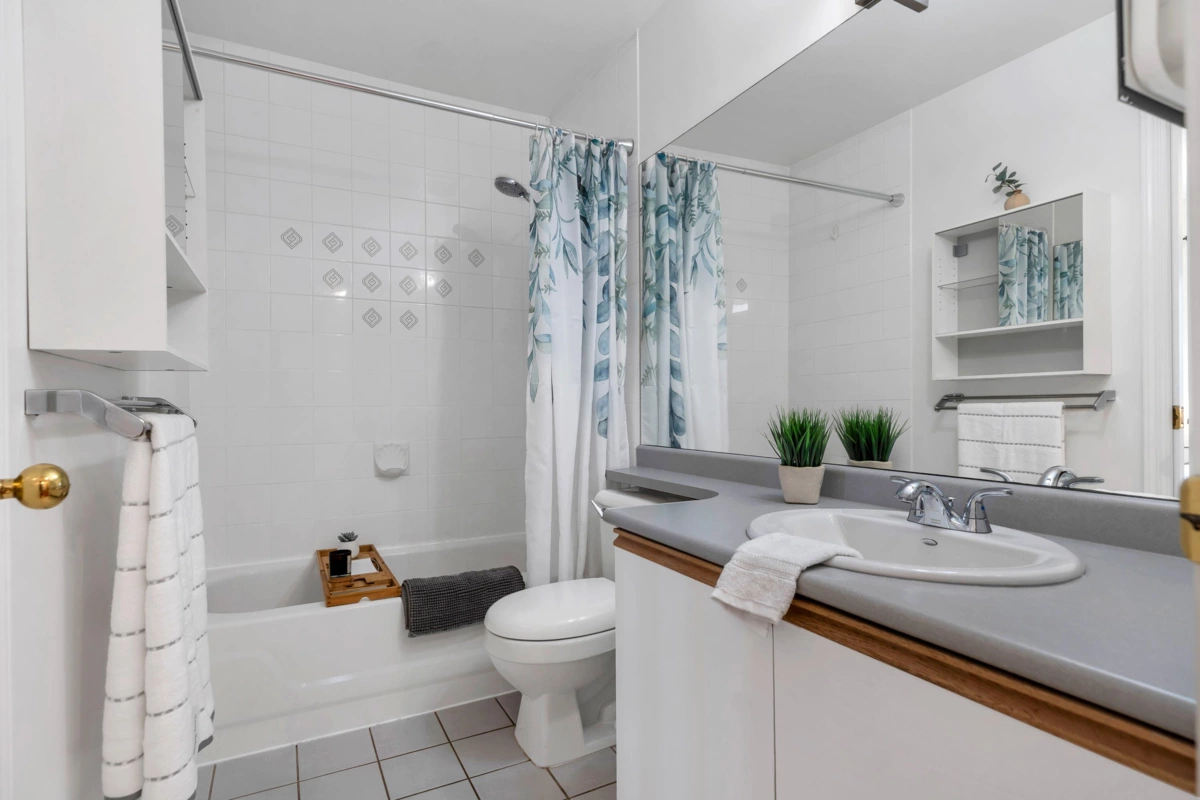 Guest Bathroom Photo of 406 2133 Dundas Street, Vancouver, BC