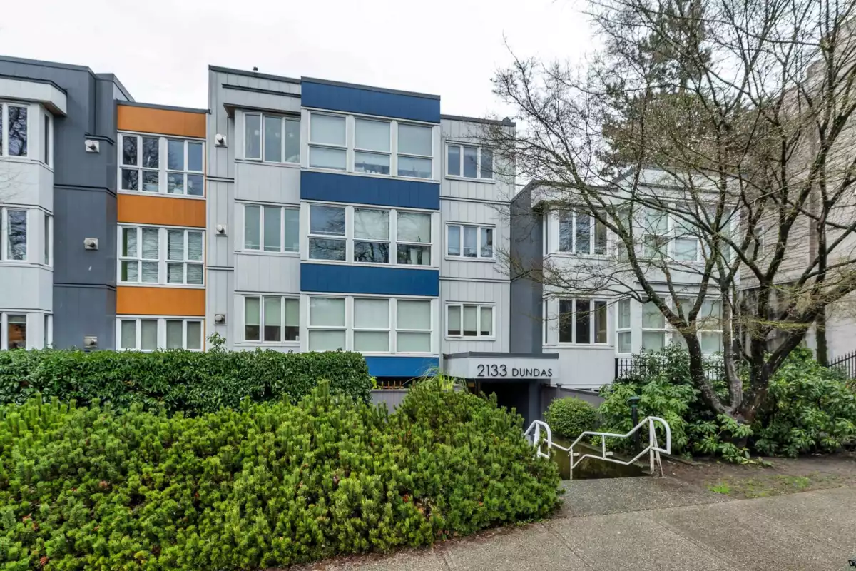 Living Room Photo of 406 2133 Dundas Street, Vancouver, BC