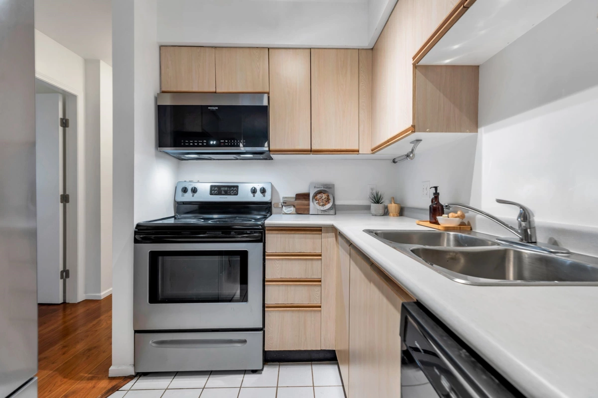 Primary Bathroom Photo of 406 2133 Dundas Street, Vancouver, BC