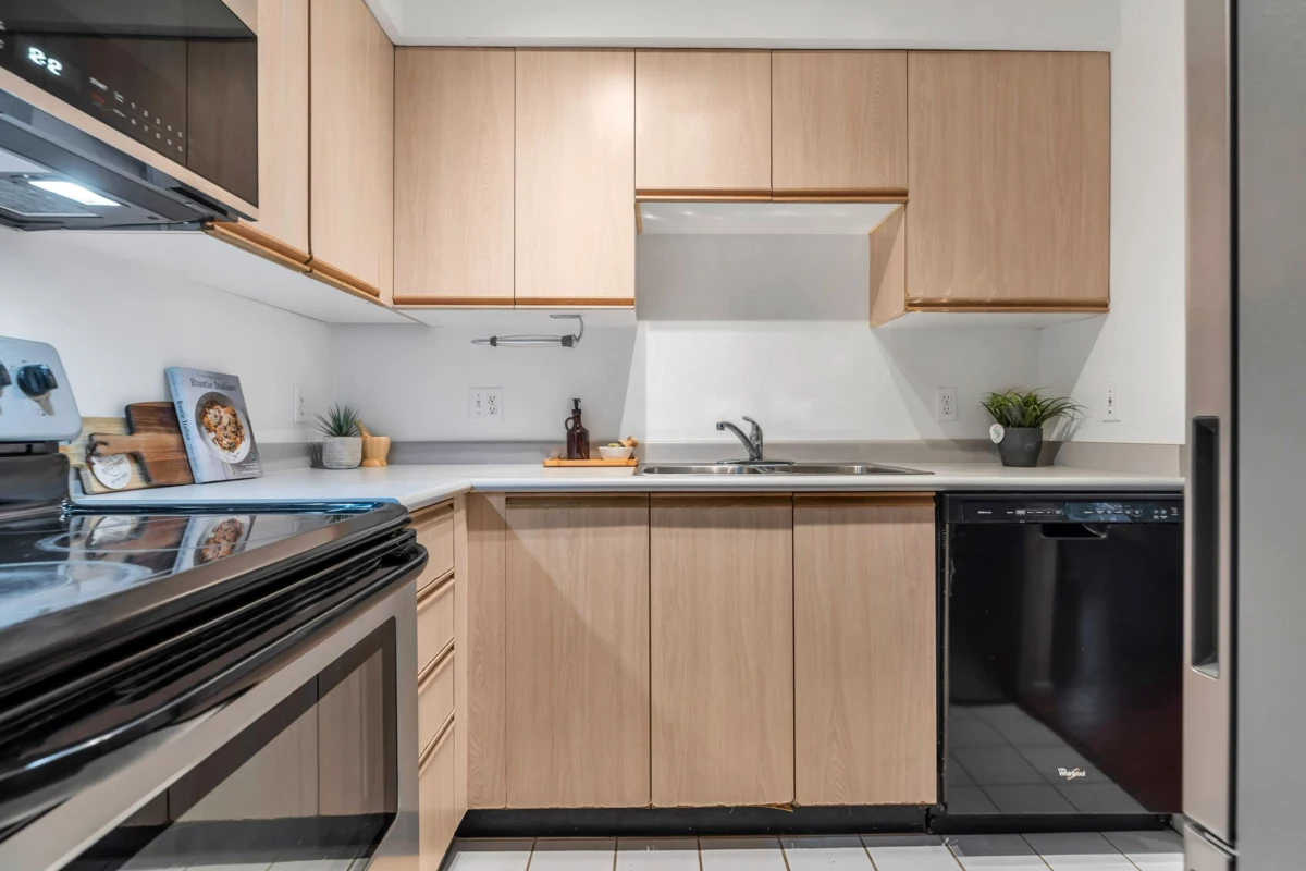 Walk-In Closet Photo of 406 2133 Dundas Street, Vancouver, BC