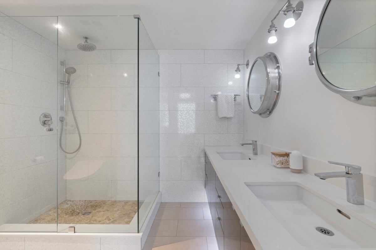 Entry Foyer Photo of 303 1501 Howe Street, Vancouver, BC