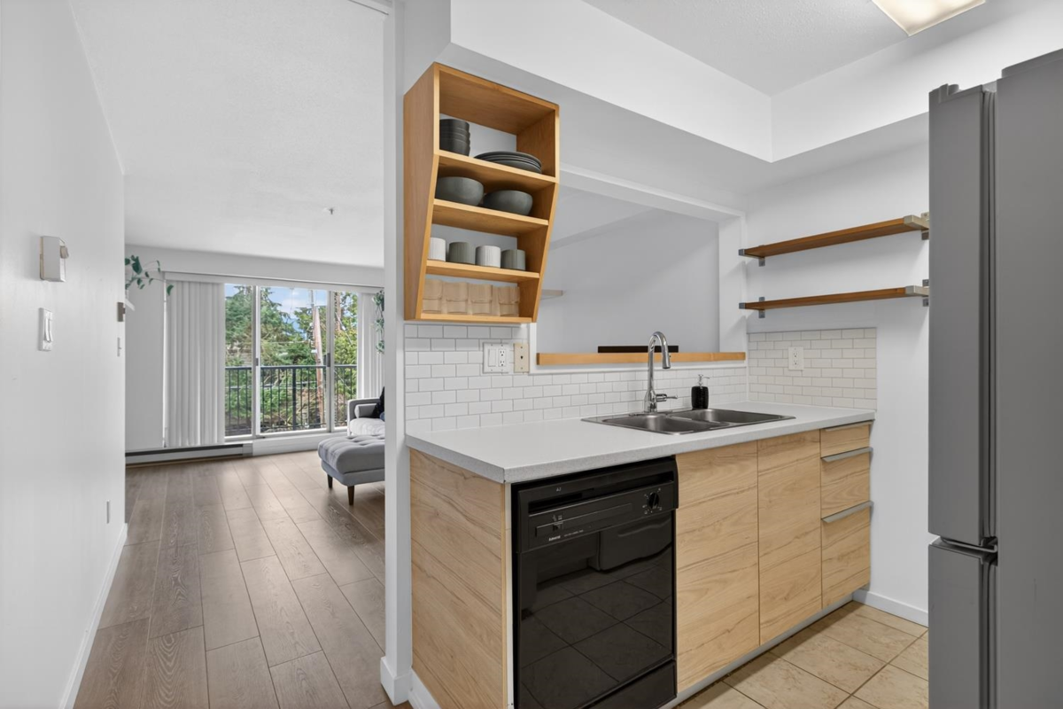 Kitchen Photo of 310 1099 E Broadway, Vancouver, BC