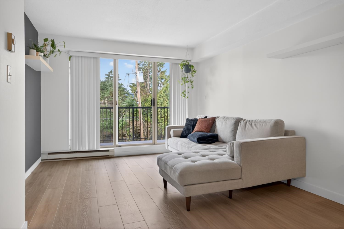 Primary Bathroom Photo of 310 1099 E Broadway, Vancouver, BC