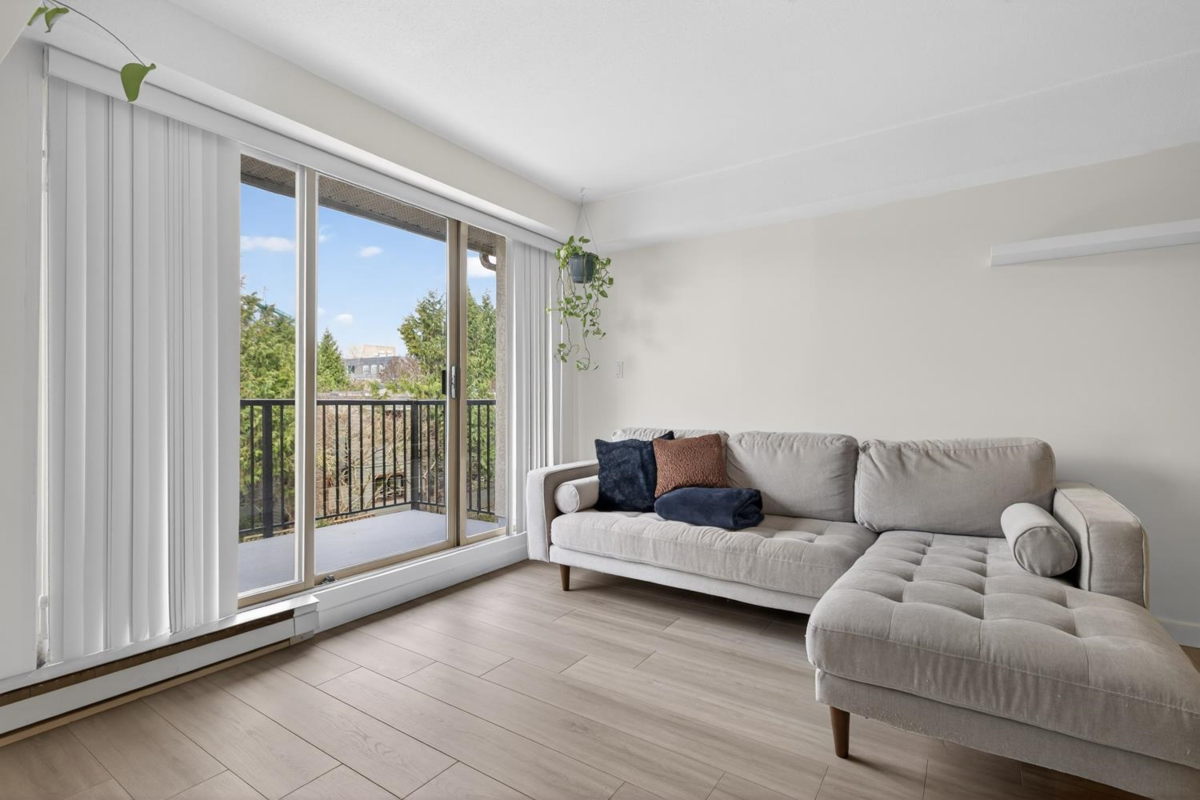 Walk-In Closet Photo of 310 1099 E Broadway, Vancouver, BC