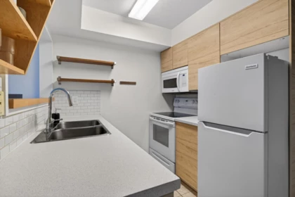 310 1099 E Broadway, Vancouver, BC