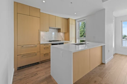 307 5383 Cambie Street, Vancouver, BC