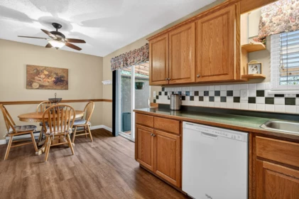 Breakfast Nook Photo of 21149 Glenwood Avenue, Maple Ridge, BC