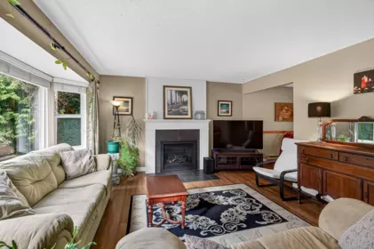 Kitchen Photo of 21149 Glenwood Avenue, Maple Ridge, BC