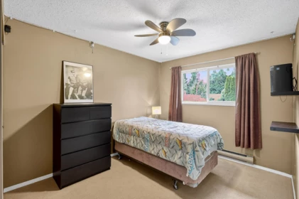 Powder Room Photo of 21149 Glenwood Avenue, Maple Ridge, BC