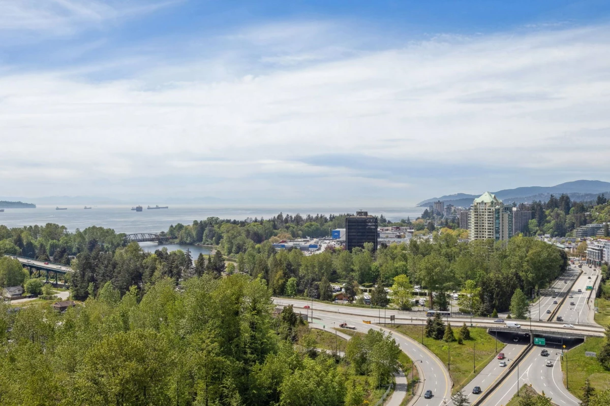 Guest Bathroom Photo of 1708 200 Klahanie Court, West Vancouver, BC