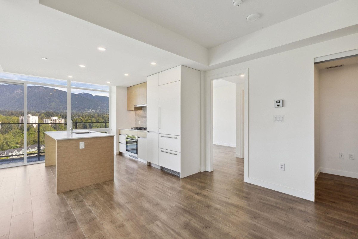 Kitchen Island Photo of 1708 200 Klahanie Court, West Vancouver, BC