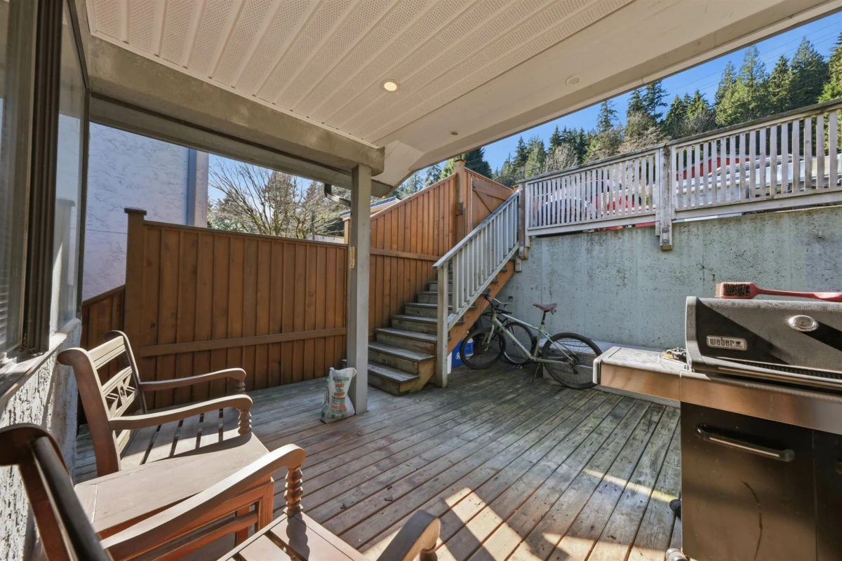 Entry Foyer Photo of 1911 Deep Cove Road, North Vancouver, BC