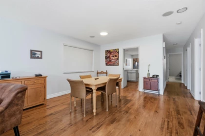 1911 Deep Cove Road, North Vancouver, BC