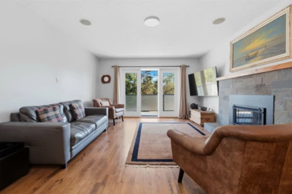 1911 Deep Cove Road, North Vancouver, BC