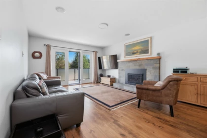 1911 Deep Cove Road, North Vancouver, BC