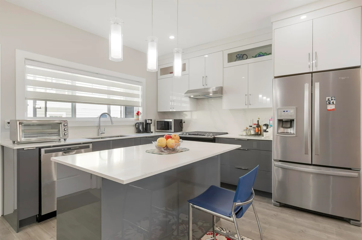 Kitchen Island Photo of 7 7410 194 Street, Surrey, BC