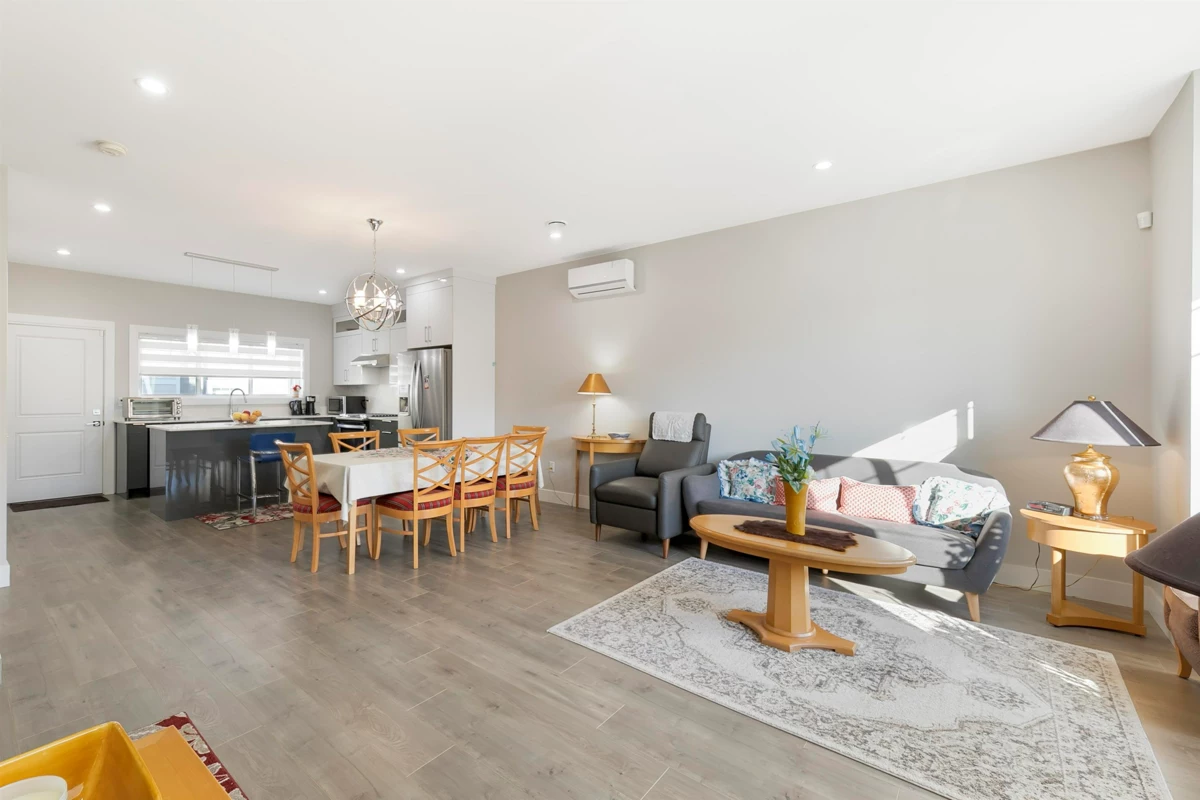 Kitchen Photo of 7 7410 194 Street, Surrey, BC