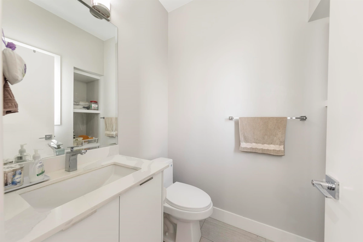 Primary Bathroom Photo of 7 7410 194 Street, Surrey, BC