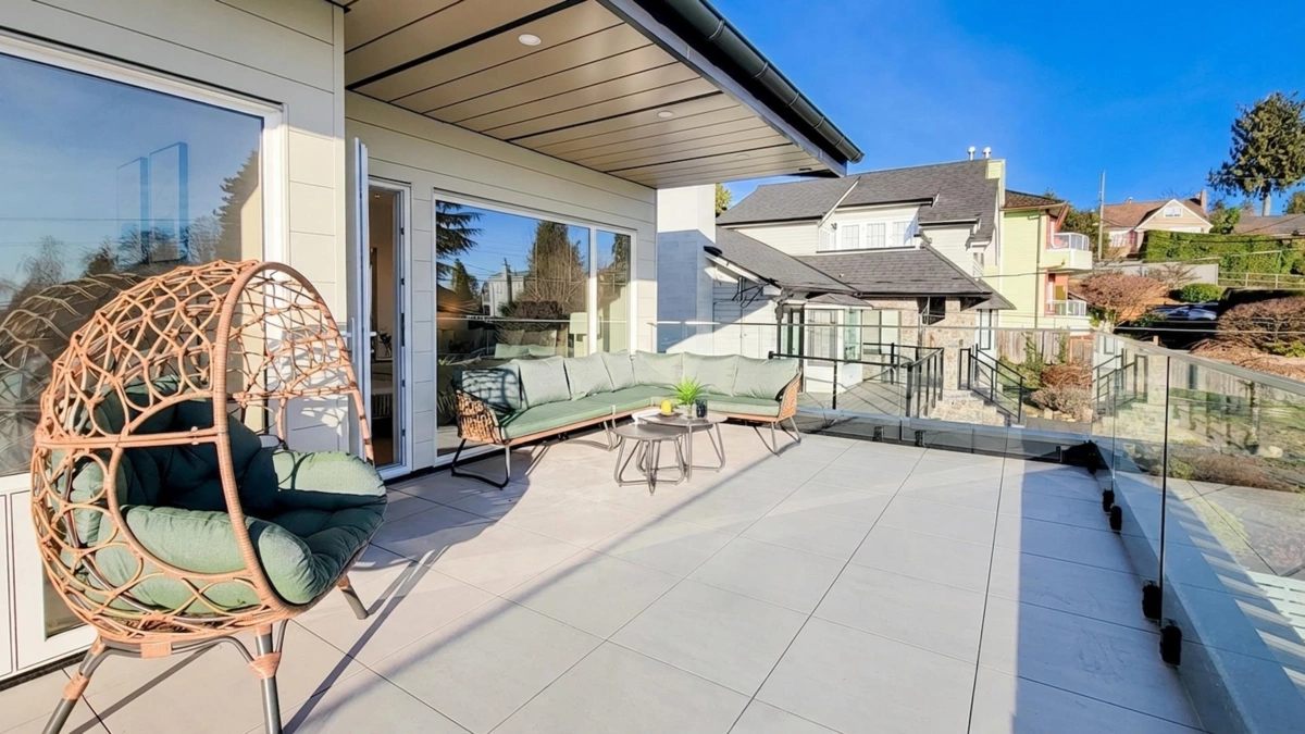 Fitness Center Photo Near 2141 Jefferson Avenue, West Vancouver, BC