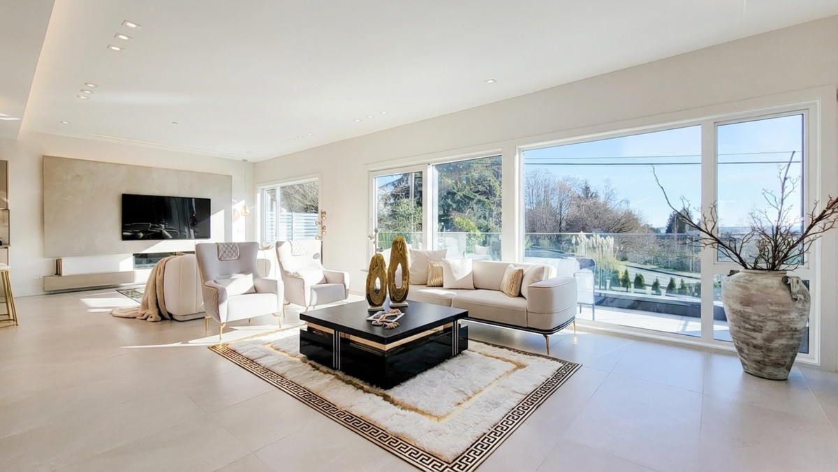 Kitchen Island Photo of 2141 Jefferson Avenue, West Vancouver, BC