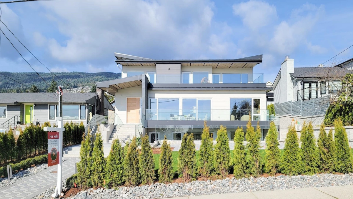 Living Room Photo of 2141 Jefferson Avenue, West Vancouver, BC