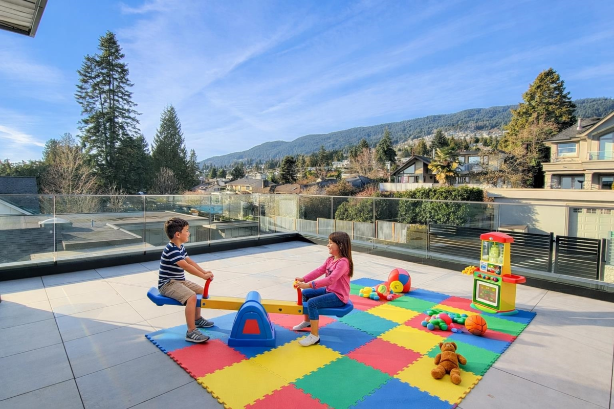 Loft / Bonus Room Photo of 2141 Jefferson Avenue, West Vancouver, BC