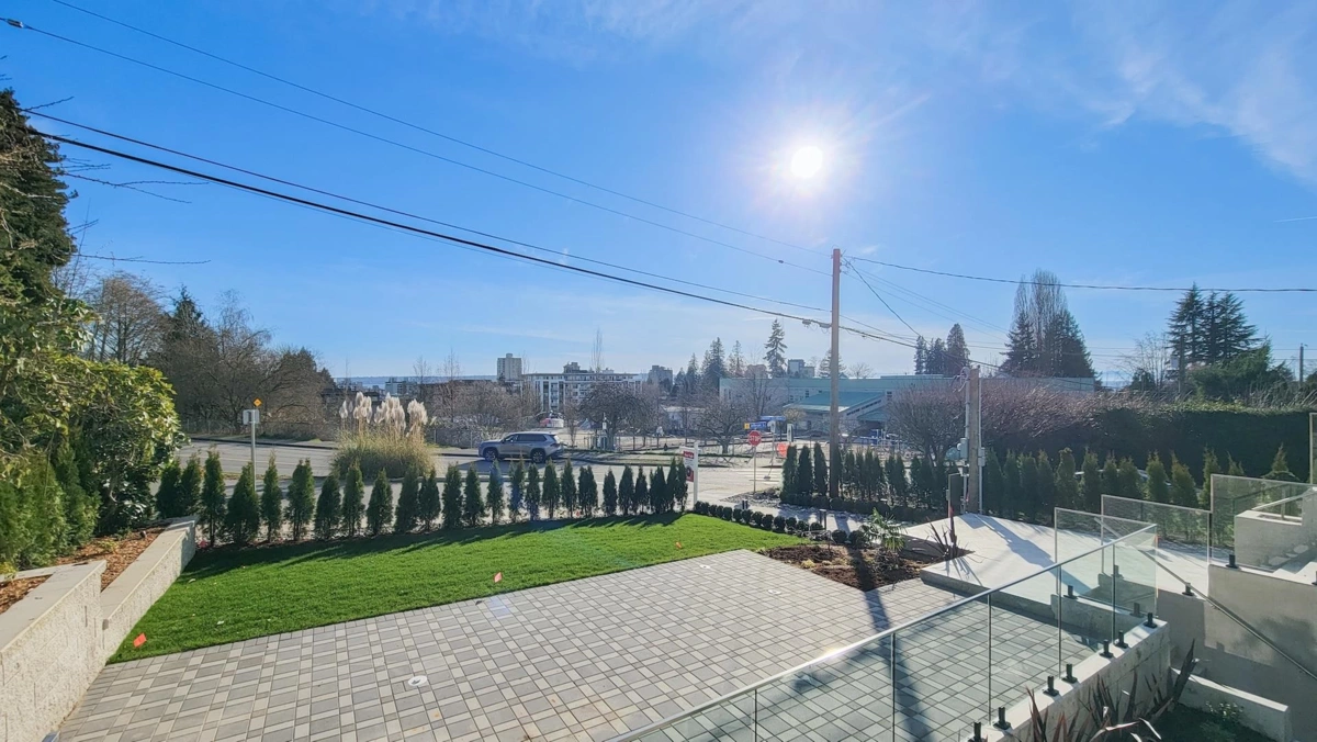 Playground / Recreational Area Near 2141 Jefferson Avenue, West Vancouver, BC