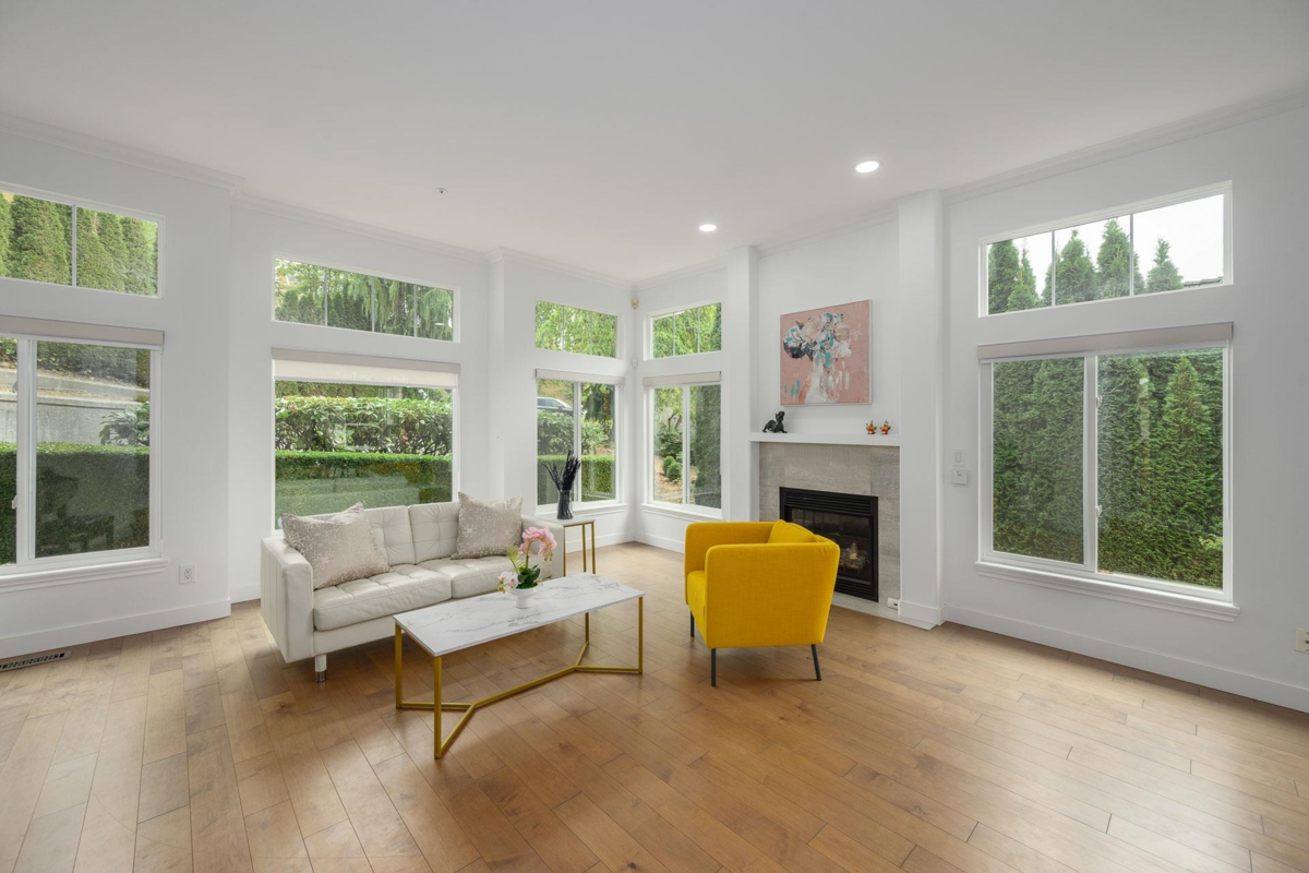 Living Room Photo of 2757 Chelsea Court, West Vancouver, BC