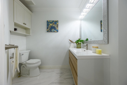 Guest Bathroom Photo of 2757 Chelsea Court, West Vancouver, BC