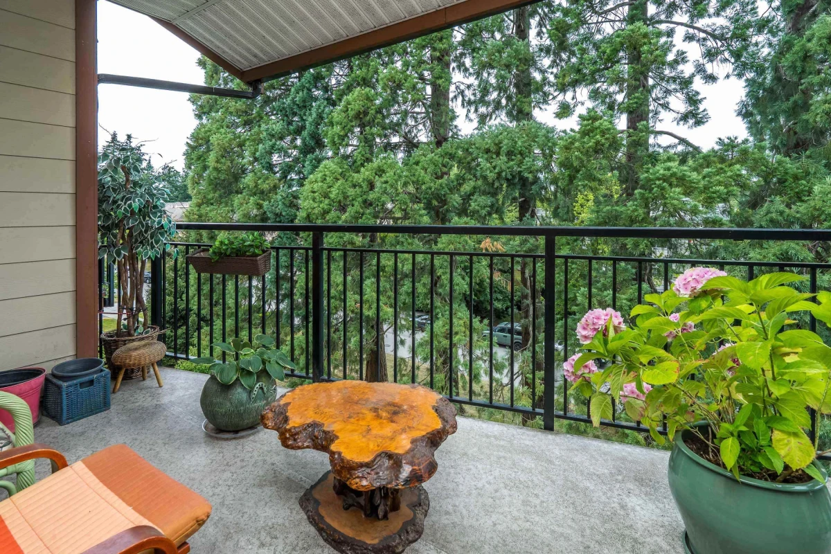 Dining Area Photo of 405 16068 83 Avenue Avenue, Surrey, BC