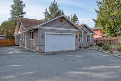 Community Amenities Photo (Clubhouse) of 8029 Southwood Road, Halfmoon Bay, BC