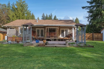 Front Yard Photo of 8029 Southwood Road, Halfmoon Bay, BC