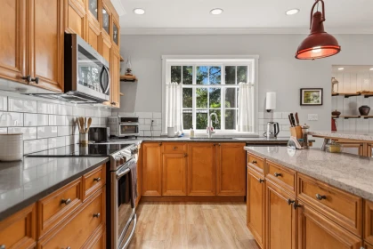 Primary Bathroom Photo of 8029 Southwood Road, Halfmoon Bay, BC