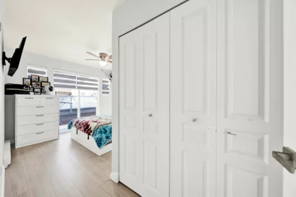 Entry Foyer Photo of 25 13918 58 Avenue, Surrey, BC