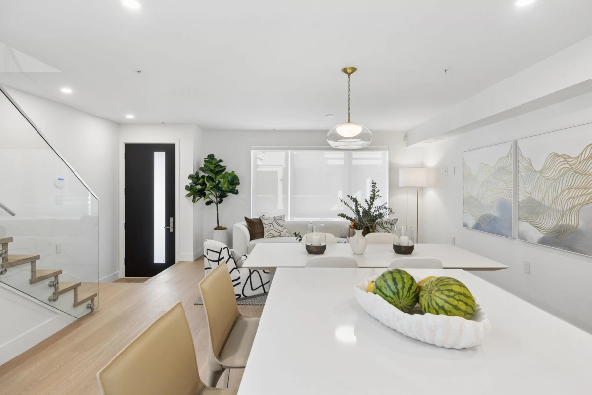 Living Room Photo of 222 578 W 24 Avenue, Vancouver, BC