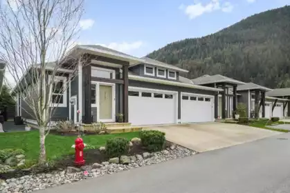 17 628 Mccombs Drive, Harrison Hot Springs, BC, Harrison Hot Springs — Half Duplex for sale