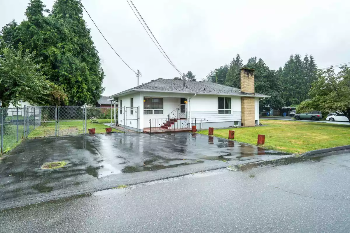 Living Room Photo of 2084 Hollyberry Court, Abbotsford, BC