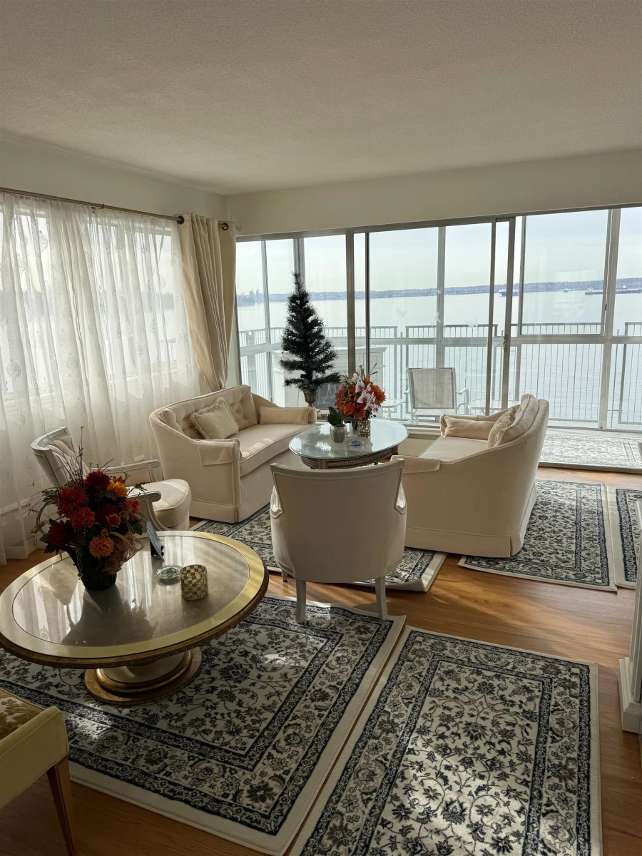 Family Room Photo of 1105 150 24th Street, West Vancouver, BC
