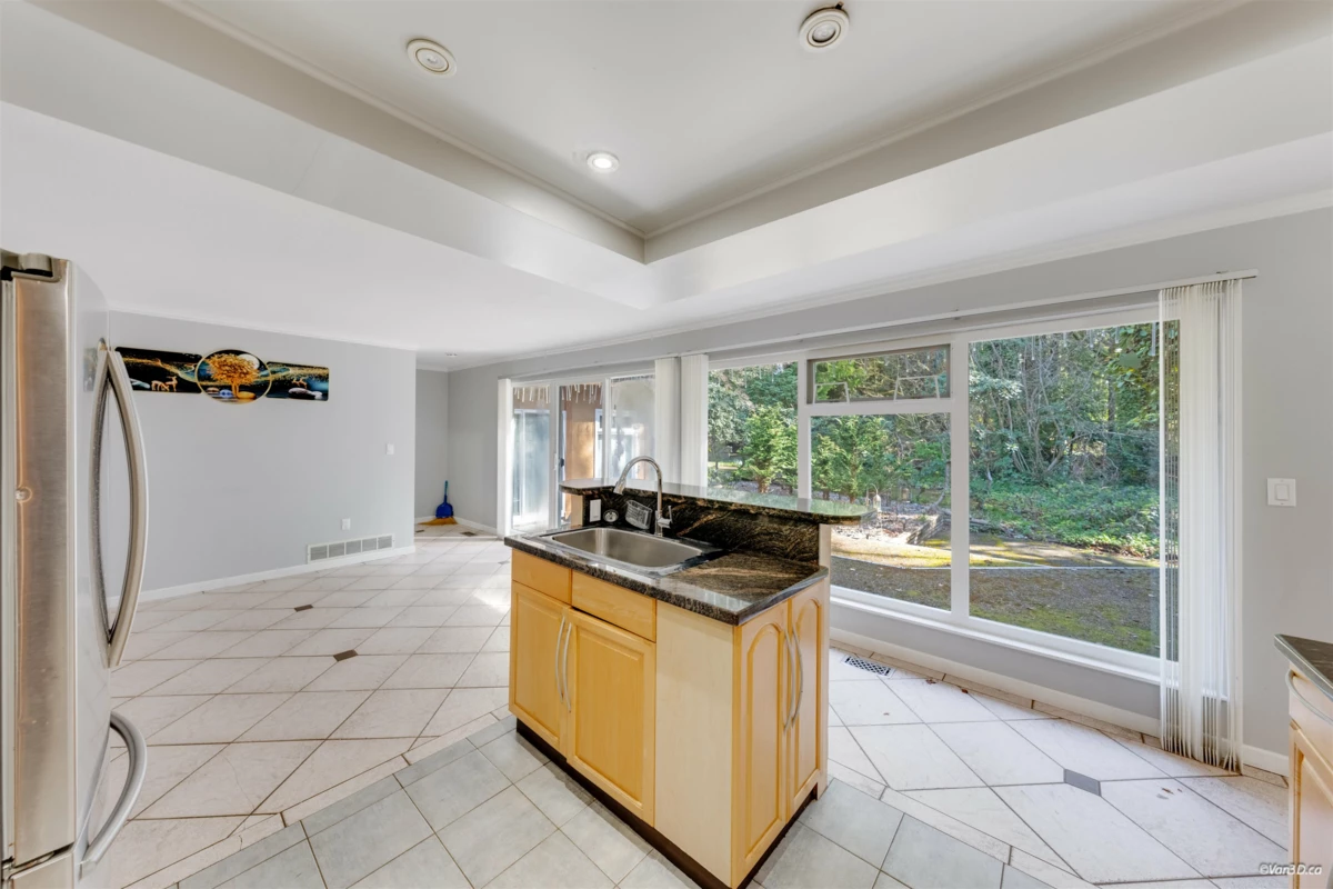 Family Room Photo of 1366 Kings Avenue, West Vancouver, BC