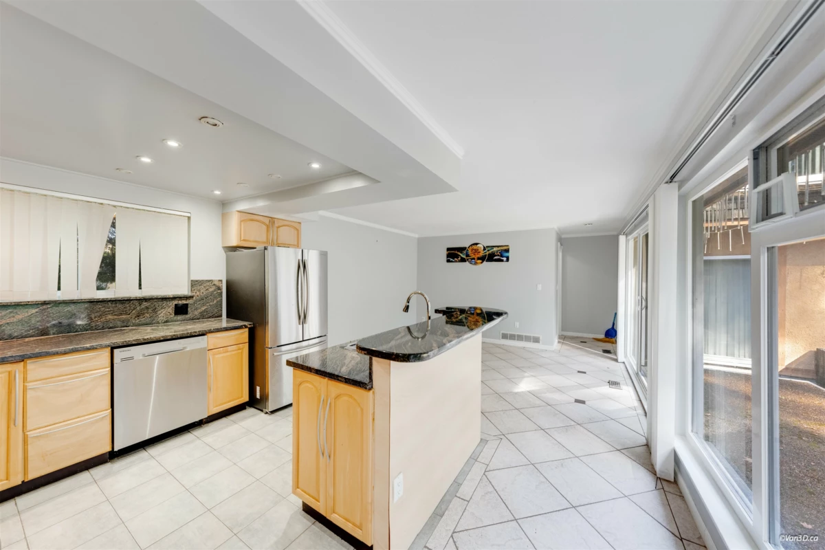 Living Room Photo of 1366 Kings Avenue, West Vancouver, BC