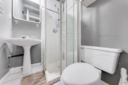 Hallway Photo of 1366 Kings Avenue, West Vancouver, BC