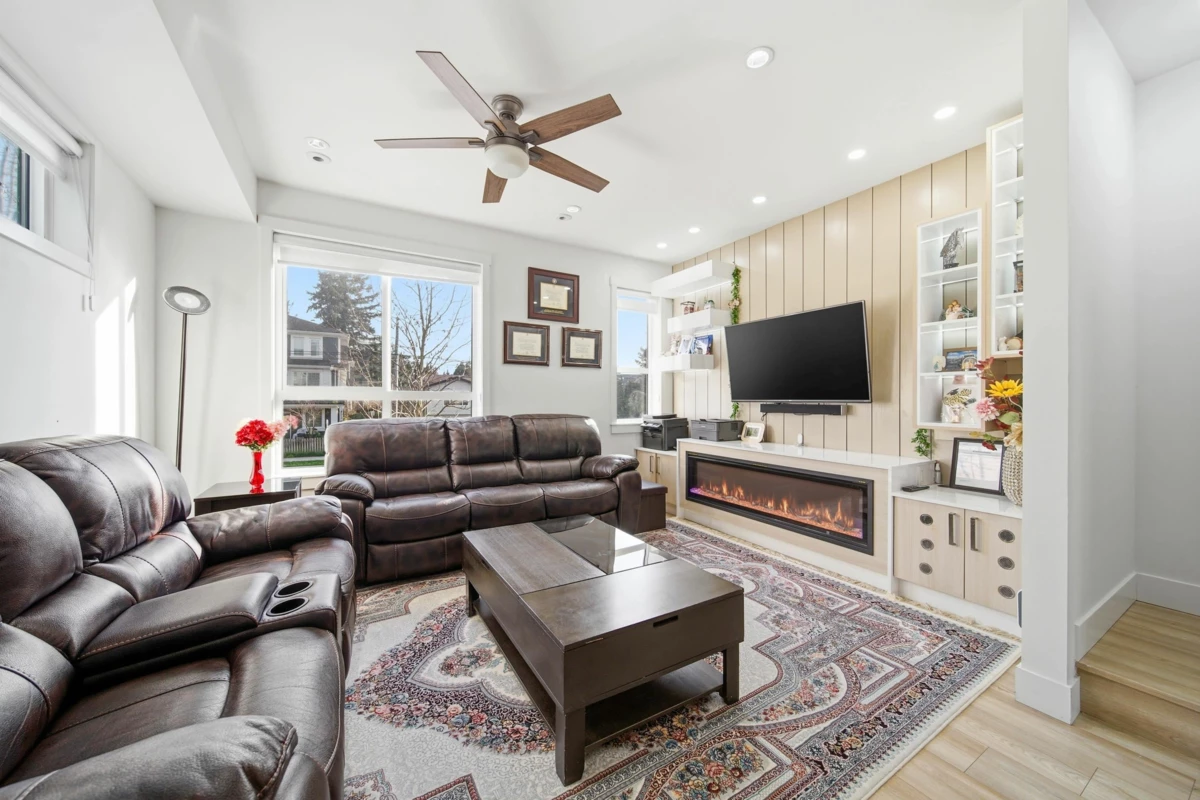 Living Room Photo of 25 11556 72a Avenue, Delta, BC