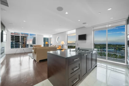 Office / Den Photo of 1904 15152 Russell Avenue, White Rock, BC