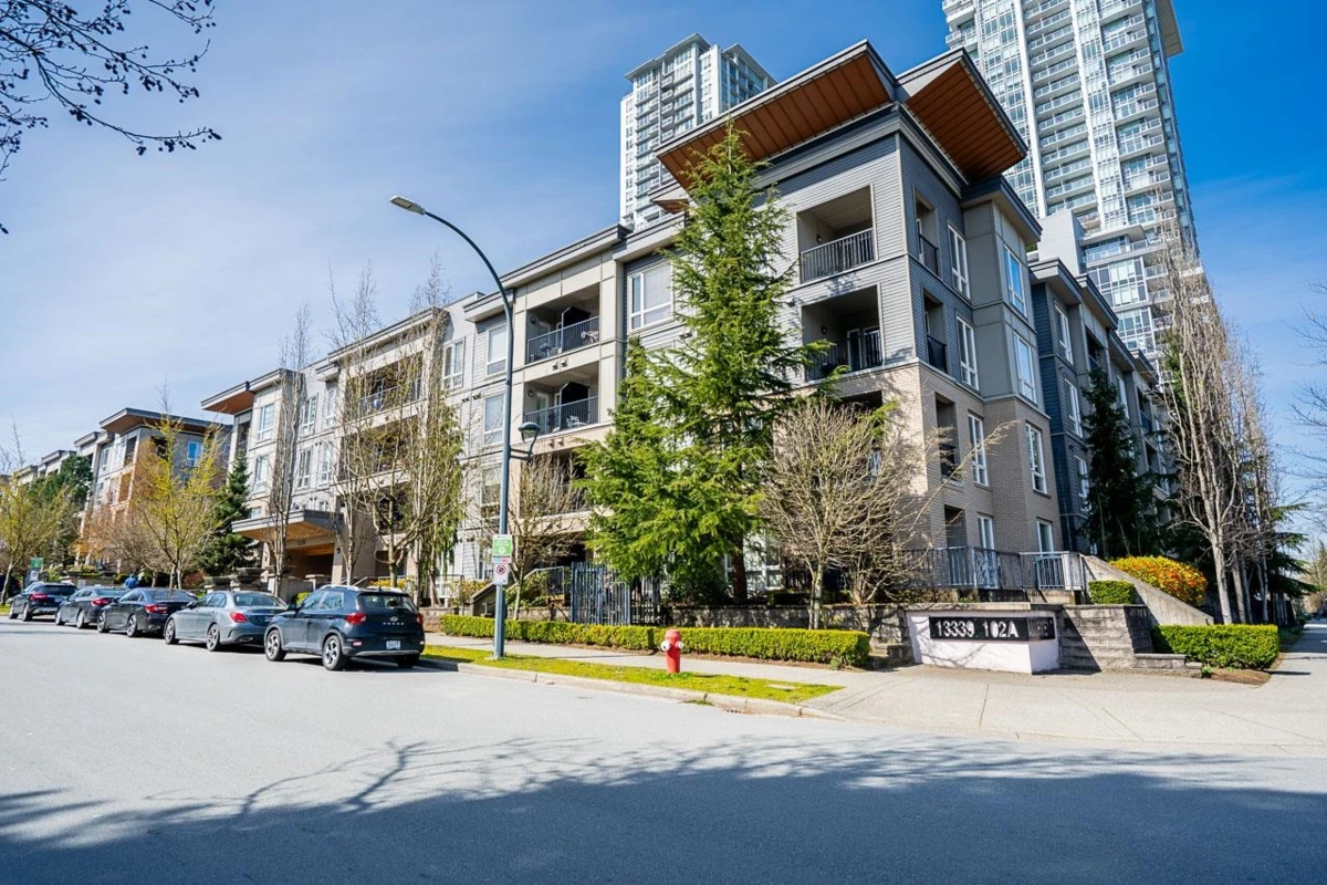 Living Room Photo of 416 13339 102a Avenue, Surrey, BC