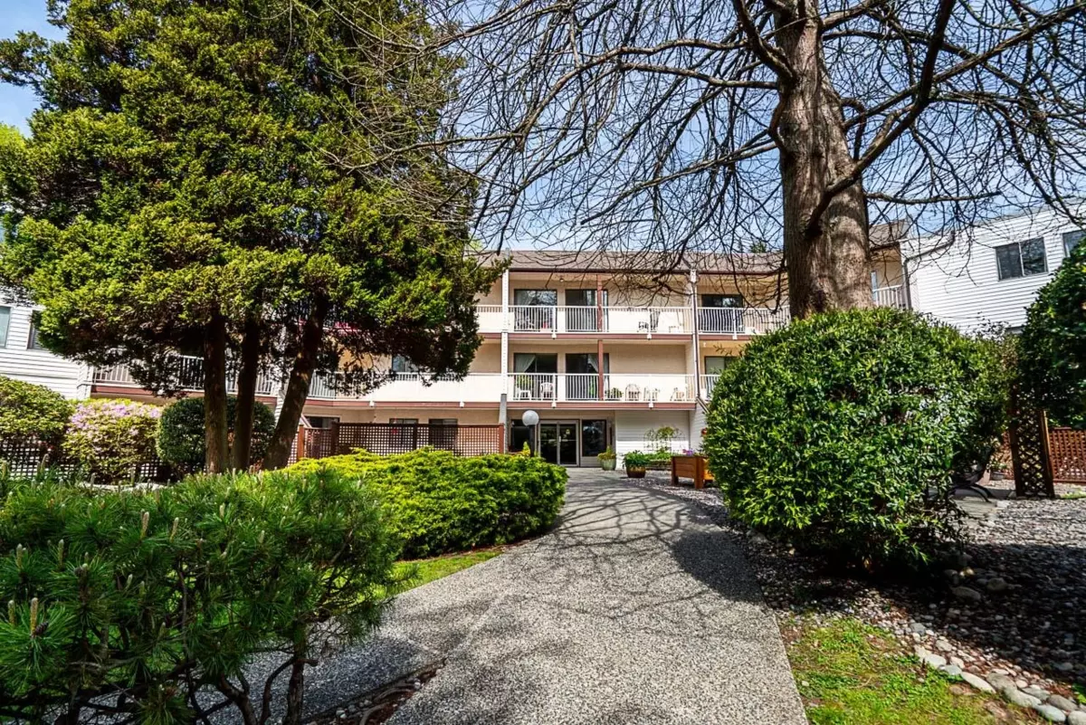 Family Room Photo of 204 12890 17 Avenue, Surrey, BC
